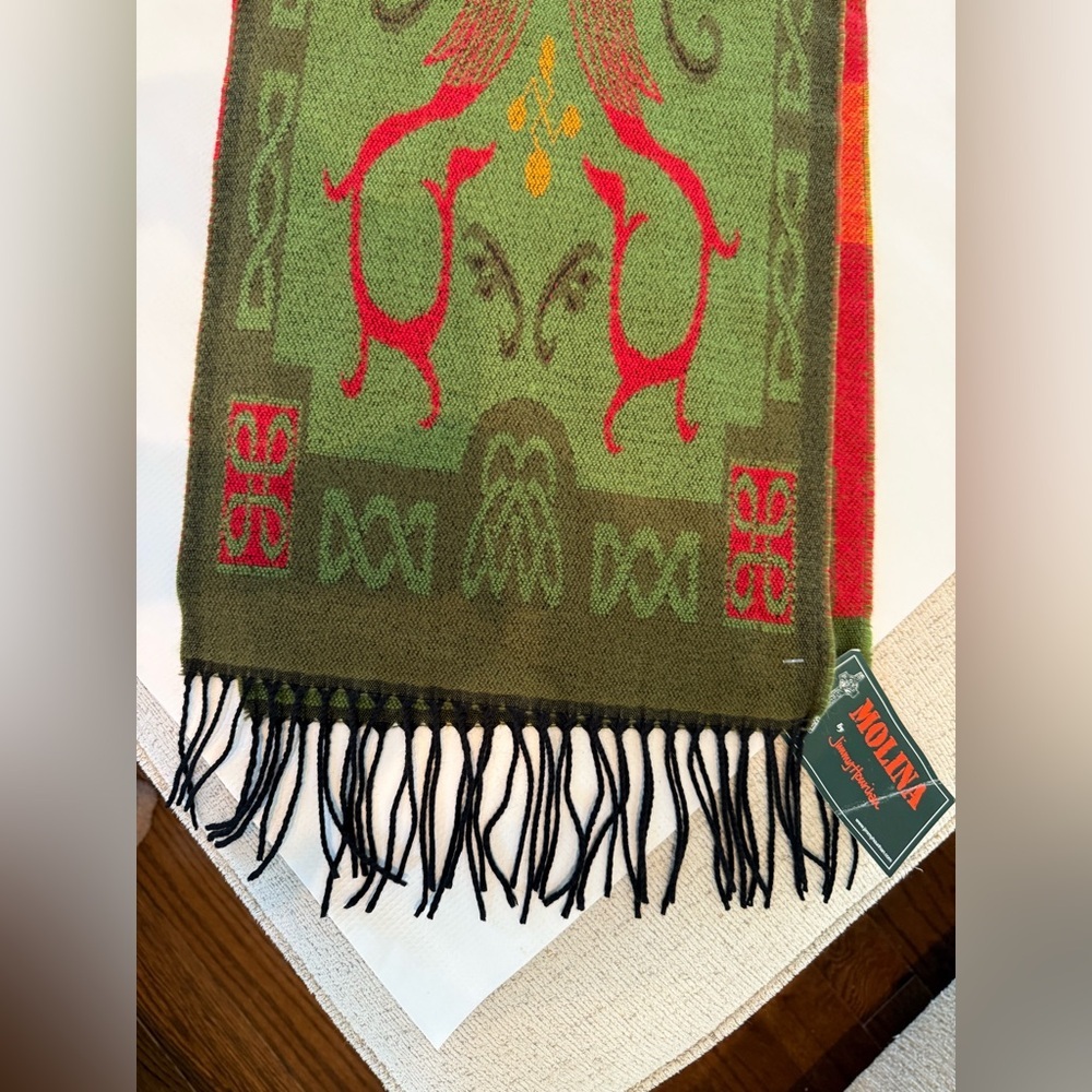 BNWT Molina by Jimmy Hourihan Red and Green Acrylic Scarf Great Gift - Picture 2 of 7